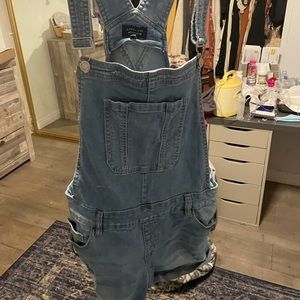 Overall shorts